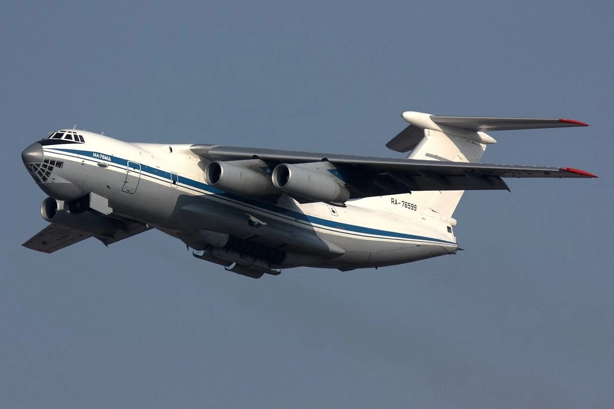 IL-76: To ρωσικό «θηρίο» των μεταφορών που μπροστά του η πολική αρκούδα μοιάζει με… μυρμήγκι (εικόνα)